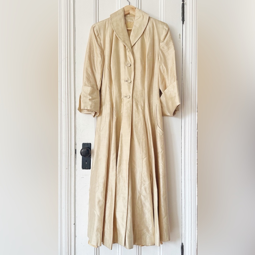 Vintage Shantung Silk Coat in Cream. Size Small